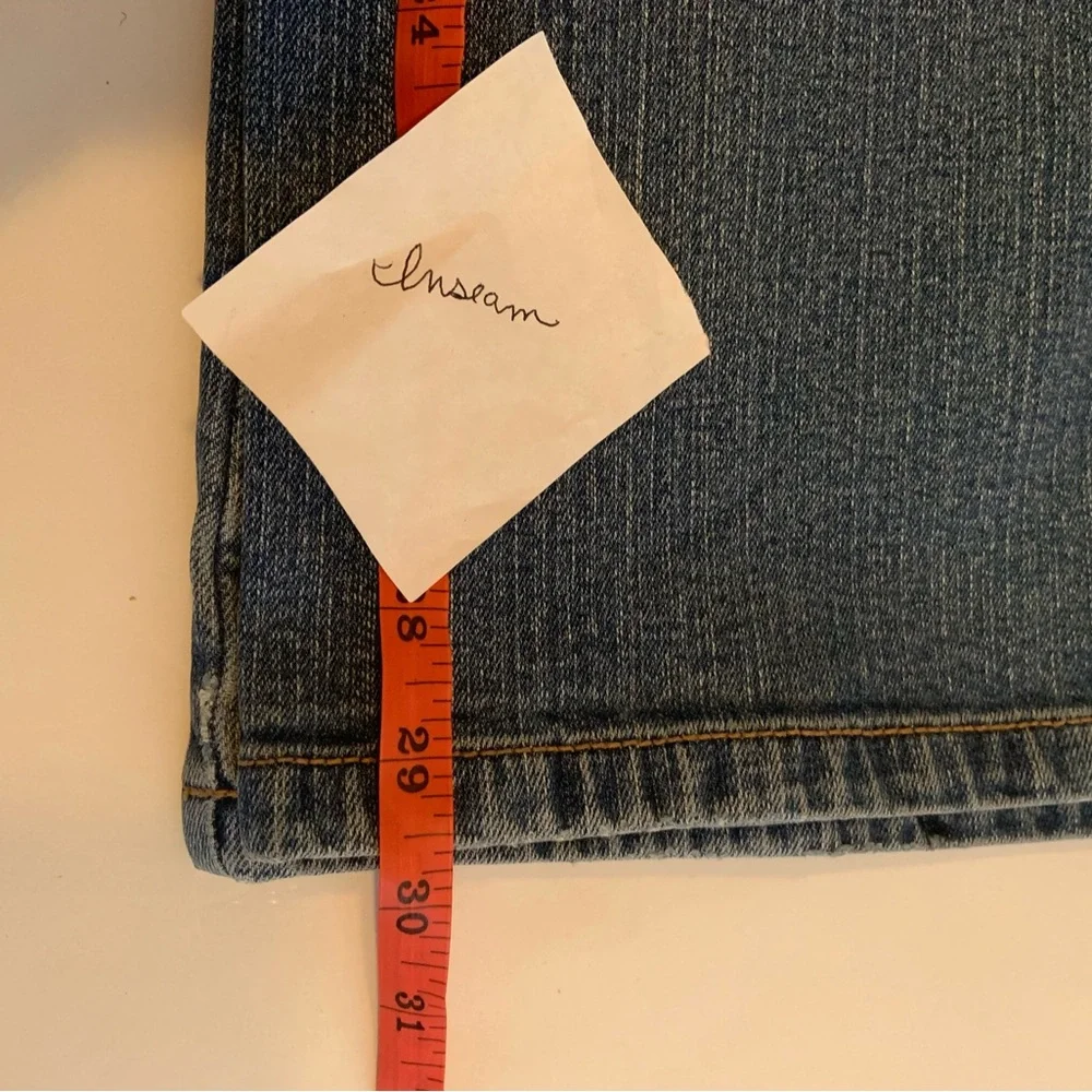 Wrangler Aura Woman’s Medium Washed Lightly Distressed Jeans 12 Regular Short - Picture 8 of 15